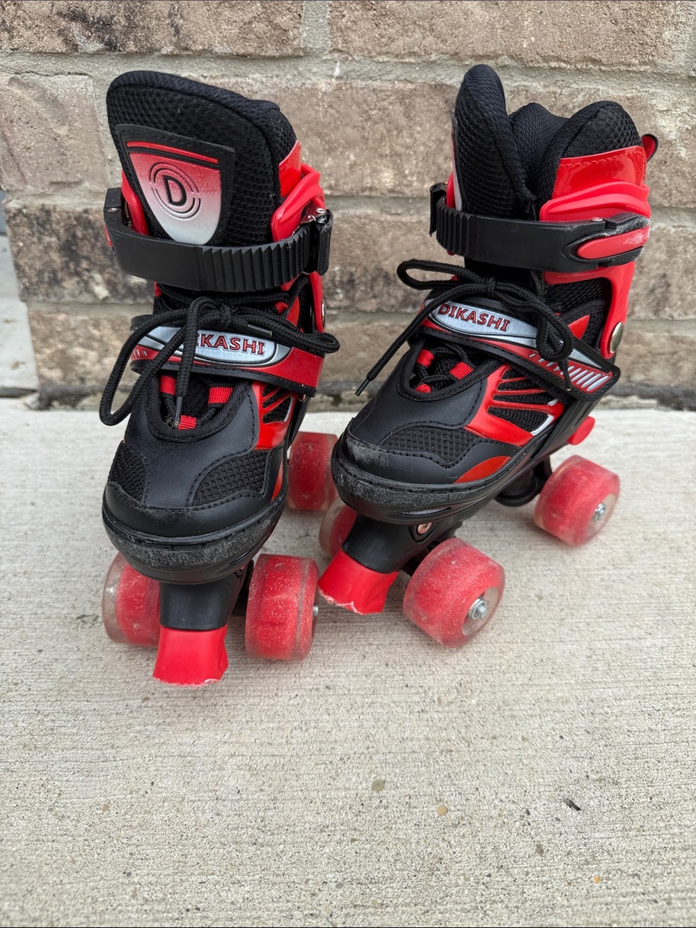 Oikashi Kids' Red & Black Adjustable Quad Roller Skates